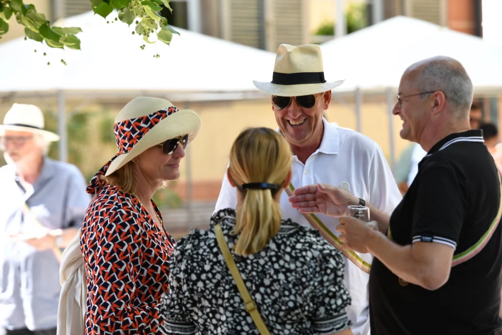 Mitglieder, alte Herren und Freunde des PV Arminia Offenburg bei einem Sommerfest
